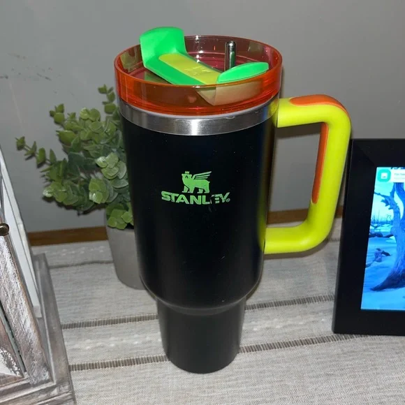 STANLEY Tumbler 40 oz Flowstate Quencher H2.0 BLACK NEON SPRING FLING PINK - Picture 9 of 16